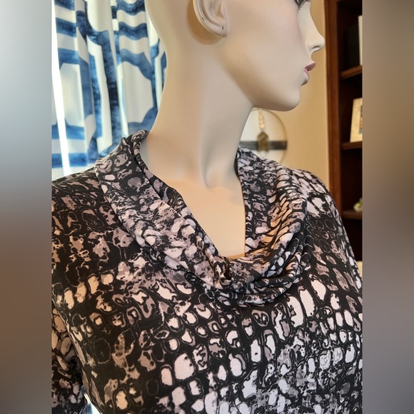Preston & York Cowl Neck Snakeskin Blouse/Tee Size Large - Picture 6 of 11